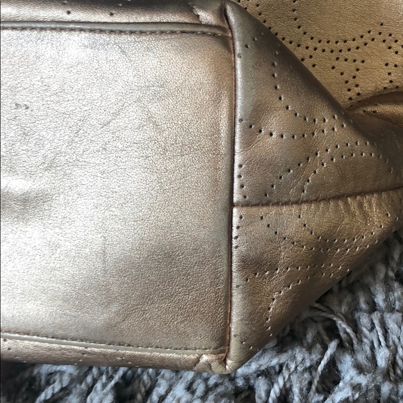 GUC Coach Carly Tote in gold with silver hardware - Picture 5 of 6